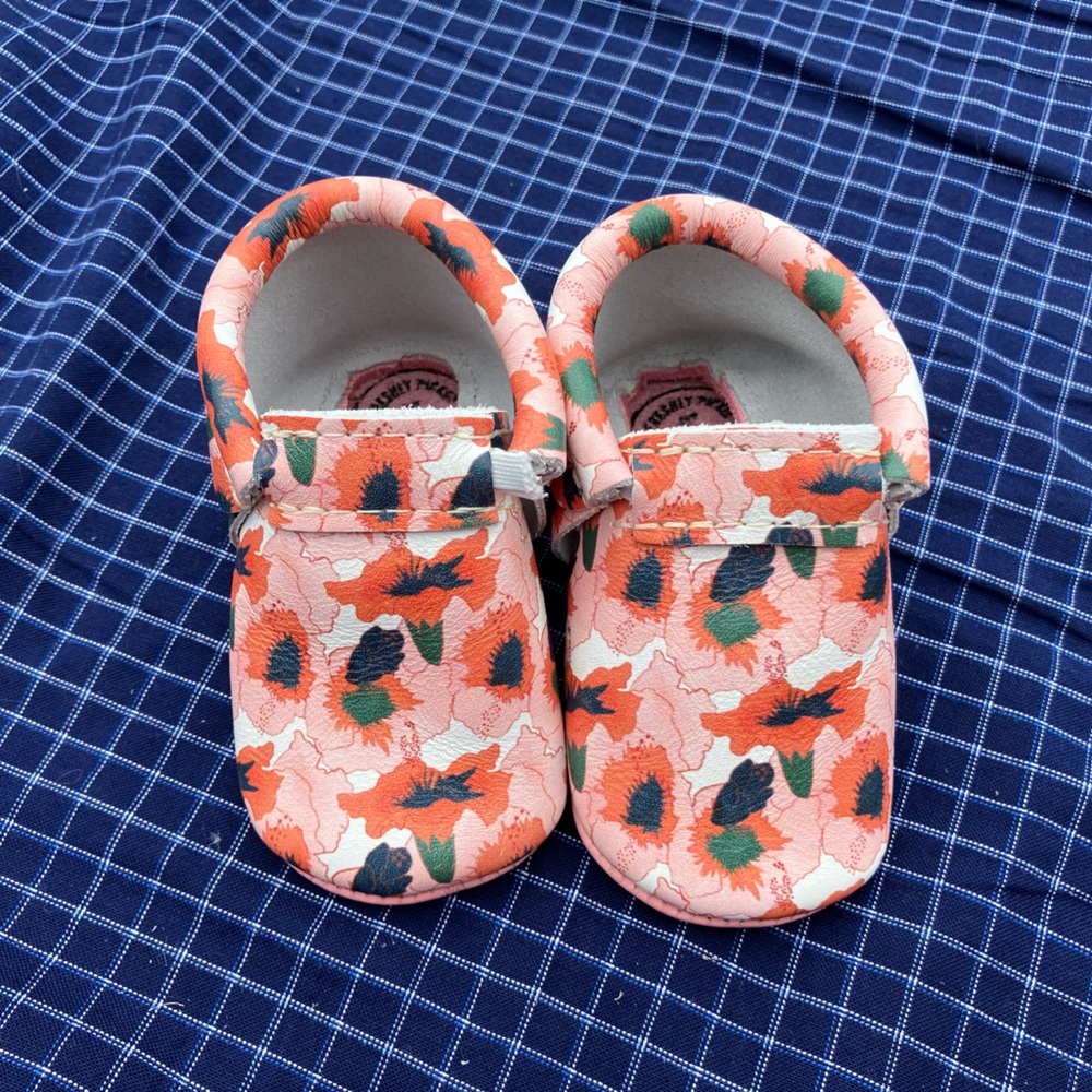 Freshly Picked Leather Floral Moccasins NWOT size 3